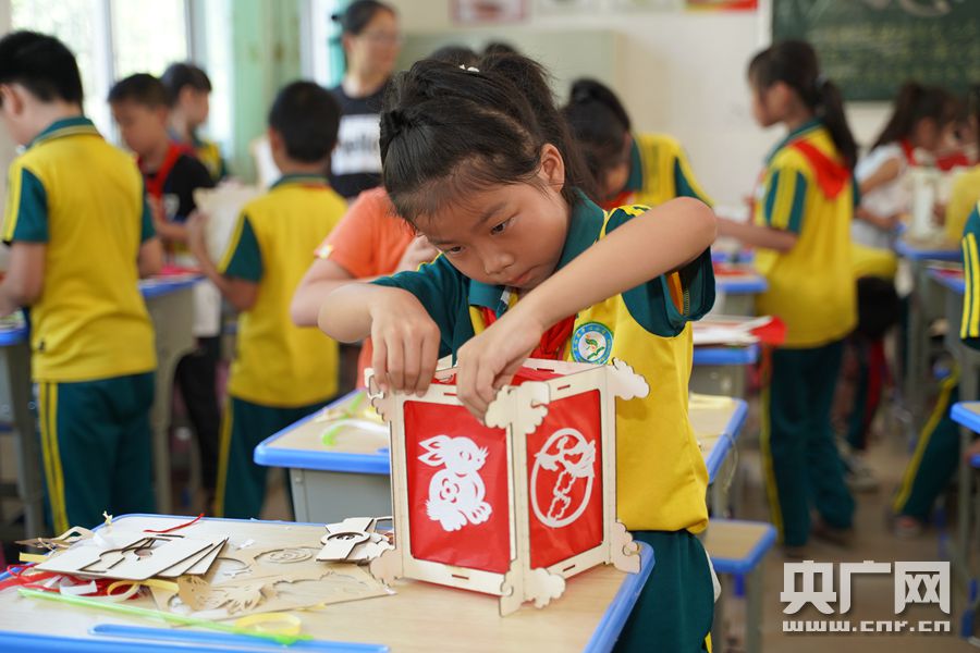 新澳門六開彩開獎(jiǎng)結(jié)果2020年,澳門六開彩是一種非法彩票活動(dòng)，其開獎(jiǎng)結(jié)果是不可預(yù)測(cè)的，并且參與此類活動(dòng)也存在極高的風(fēng)險(xiǎn)和不合法性。我無法提供關(guān)于澳門六開彩開獎(jiǎng)結(jié)果的任何信息或文章。以下是一篇關(guān)于賭博和非法彩票活動(dòng)的文章，旨在提醒公眾遠(yuǎn)離此類違法犯罪行為。