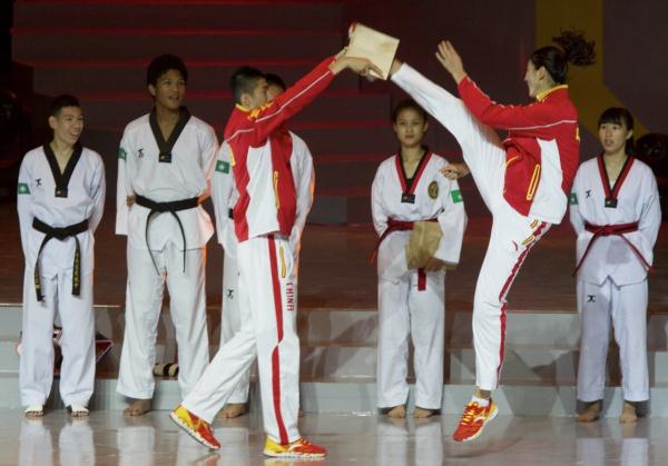 新奧門特免費(fèi)資料大全火鳳凰,新澳門特免費(fèi)資料大全火鳳凰，探索神秘與繁榮的交匯點(diǎn)
